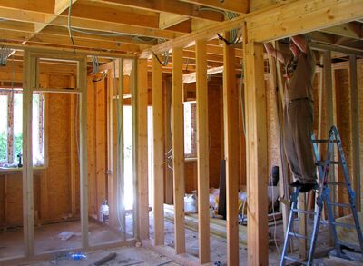 Установка каркасных перегородок в деревянном доме Шаховской район