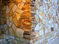 Отделка стен песчаником