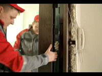 Установка железной двери