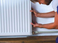 Радиатор отопления в доме