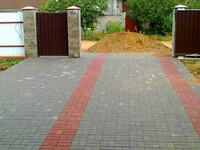 Площадка для автомобиля из брусчатки