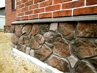 Отделка цоколя камнем