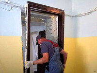 Установка металлической двери