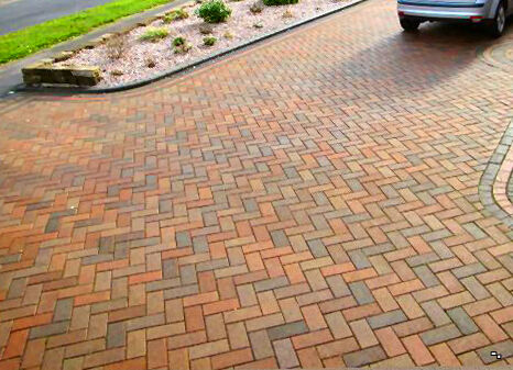 Площадка из брусчатки