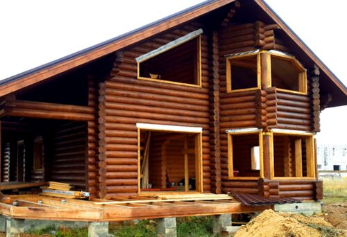 Дом в два этажа из оцилиндрованного бревна