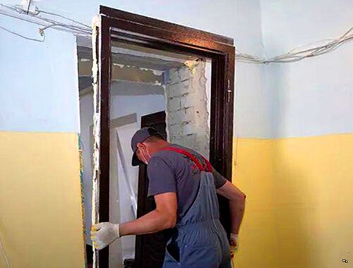 Установка металлической двери