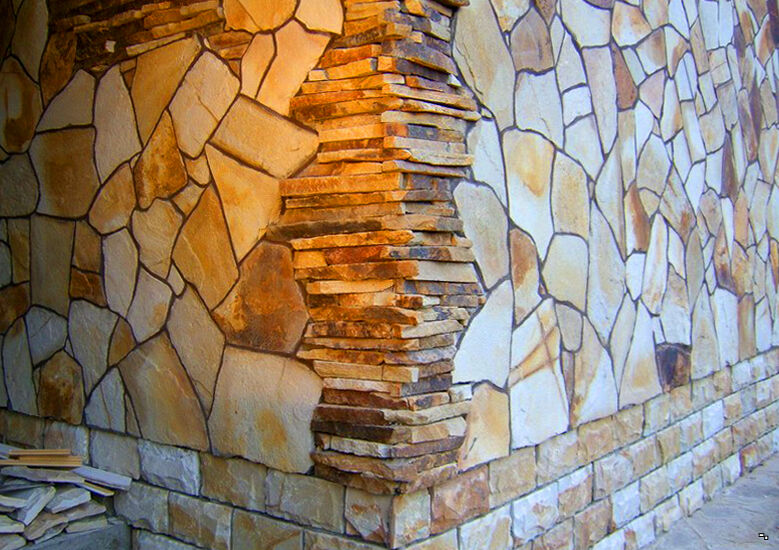 Отделка стен песчаником