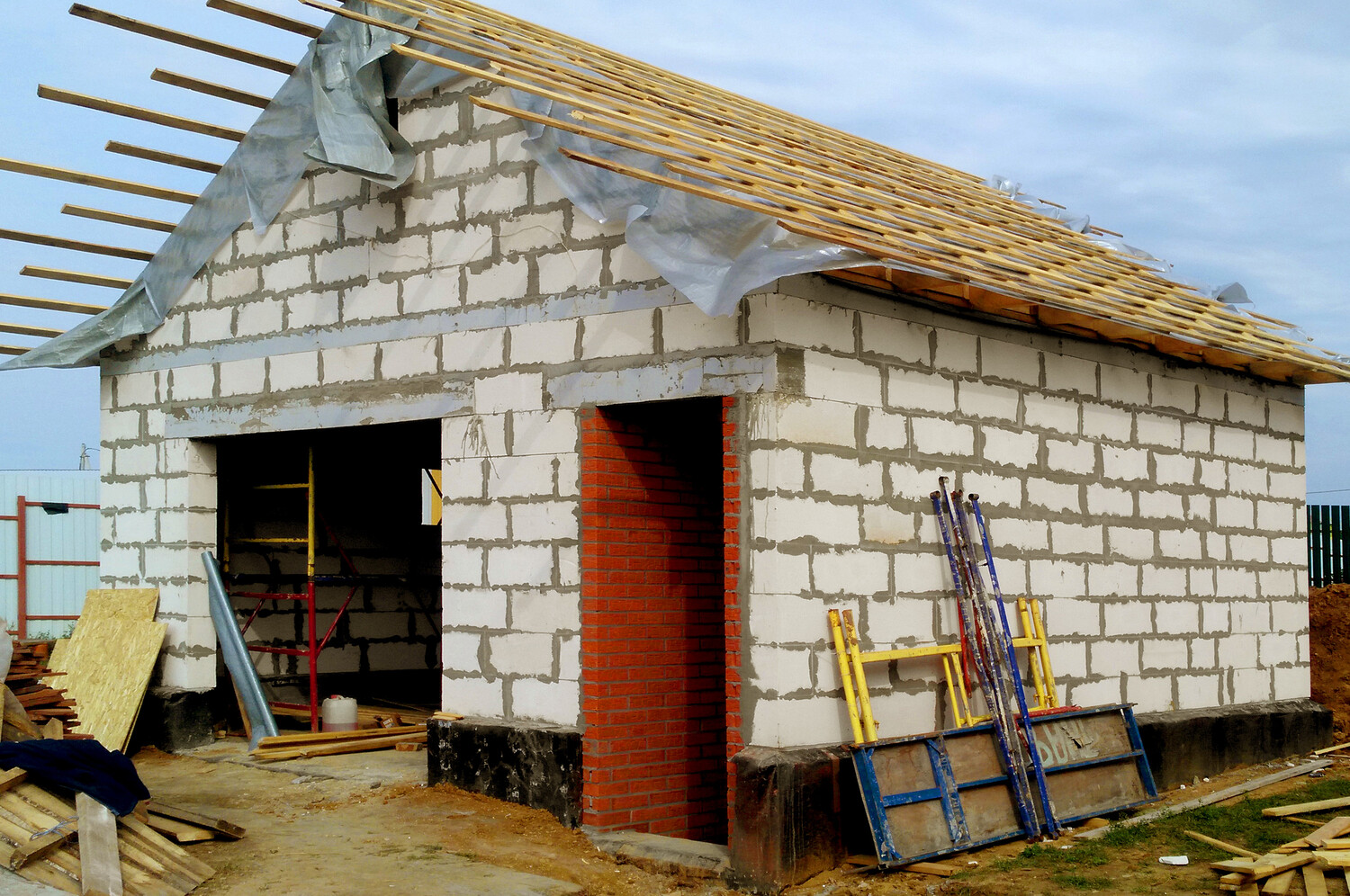 Гараж на загородном участке