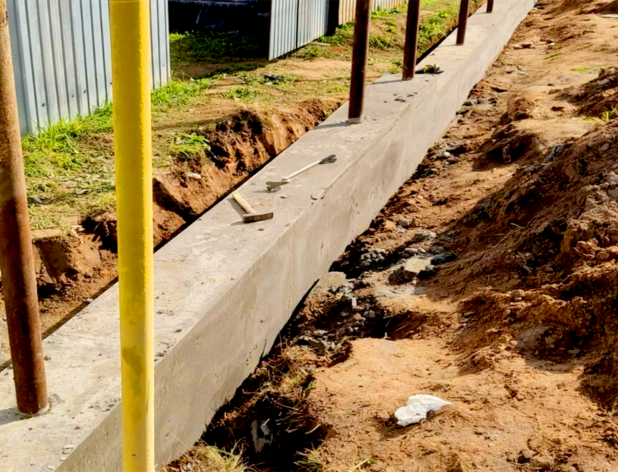 Ленточный фундамент для забора